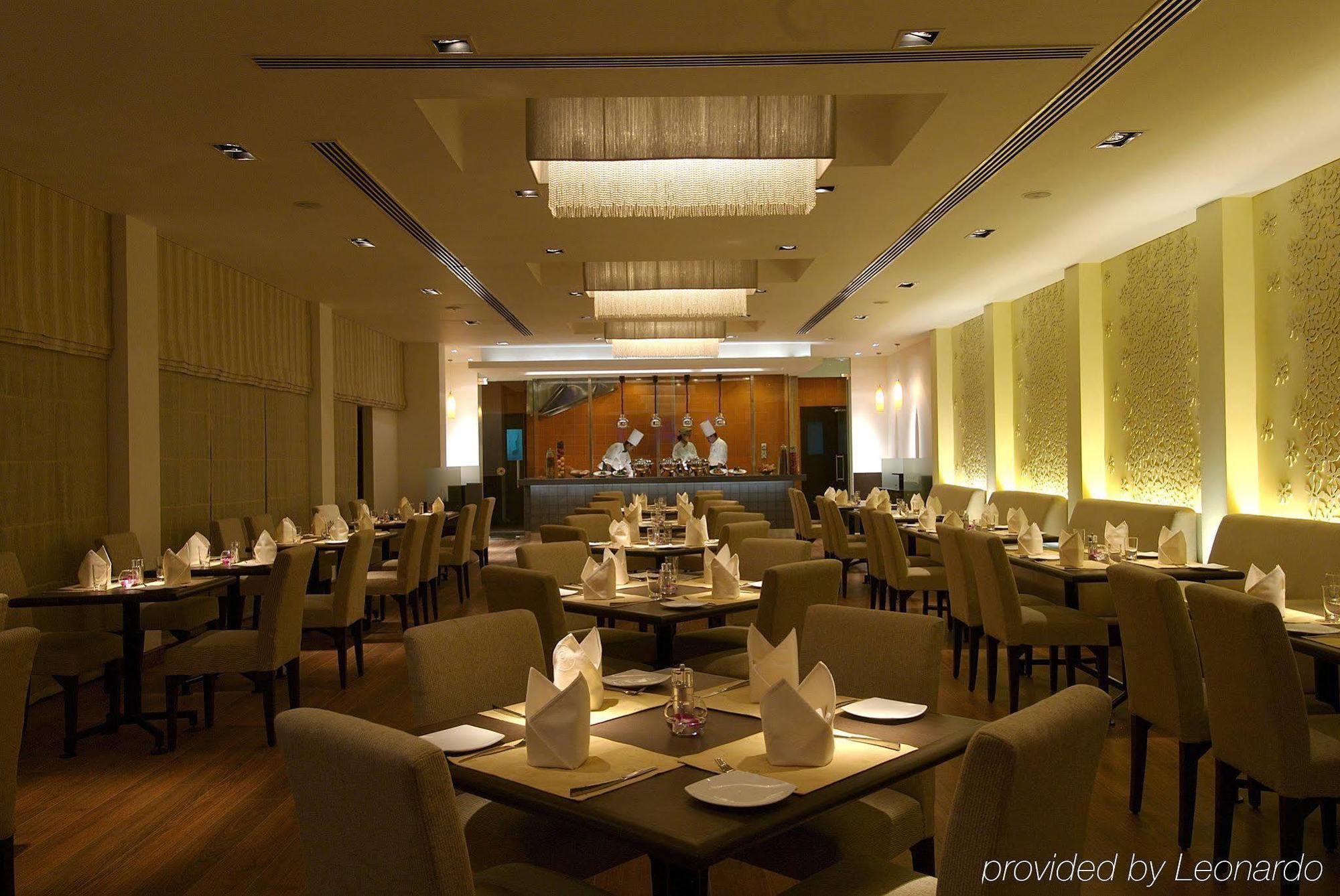 Vivanta Bengaluru Residency Road Restaurante foto